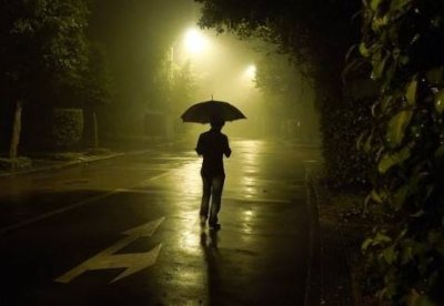 ​没下雨却打着伞，这名“雨伞哥”竟是一个贼，作案细节曝光