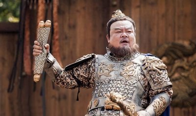 ​唐朝名将哥舒翰，为什么却在潼关兵败后投降叛军、晚节不保？