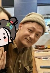 ​42岁余文乐近照曝光！大小眼严重，略显老态被偶遇！病情引担心