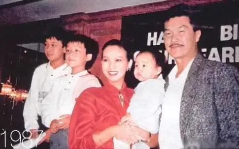 赵雅芝的婚史（女神赵雅芝情史和她背后的4个男人）