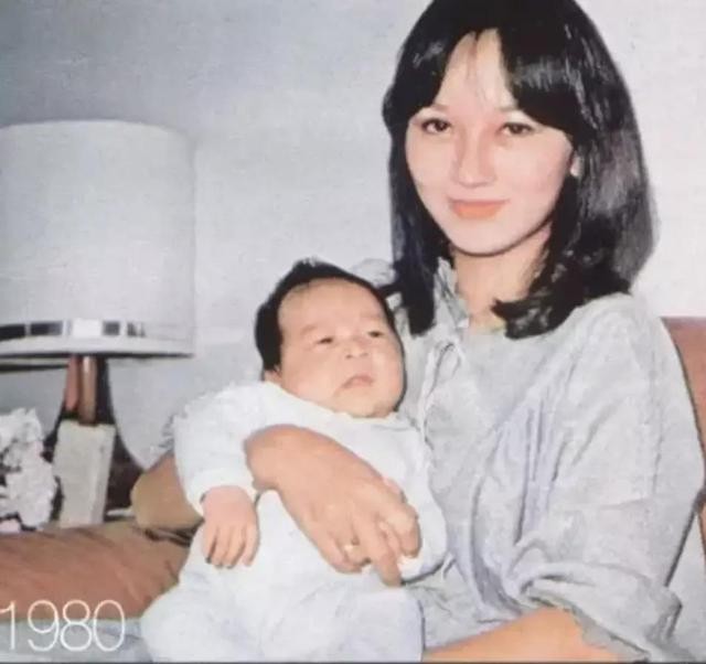 赵雅芝的婚史（女神赵雅芝情史和她背后的4个男人）