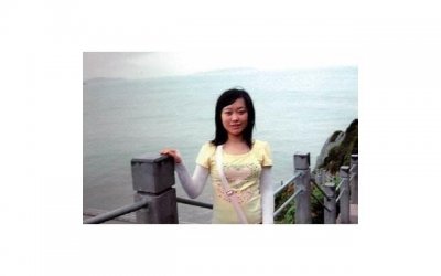 ​女孩为男孩编造谎言，男孩爱上女孩，女孩表白后两人在车上度蜜月