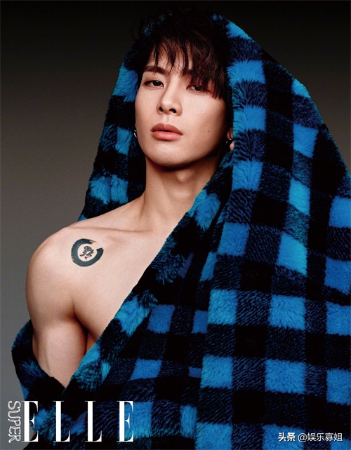 王嘉尔最新肌肉大片，运动系少年的身材管理真是太可啦