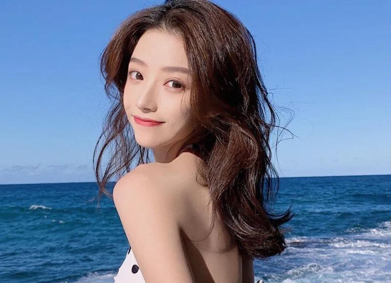 女孩子夹腿是什么意思呀（女孩子腿上的黑色绑带是什么意思）