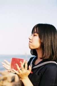 ​漂浮在海上的岛屿与来自远方的少女 | 投稿作品