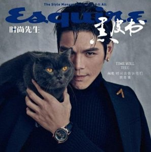 ​向太对儿子向佐宠爱有加，对向佑却只字不提