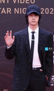 ​顶流巨星王一博今晚星光大赏红毯高清图出炉啦！酷盖超帅啊！