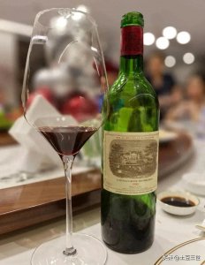 ​82年拉菲葡萄酒价格已腰斩，想品尝的朋友赶紧购买