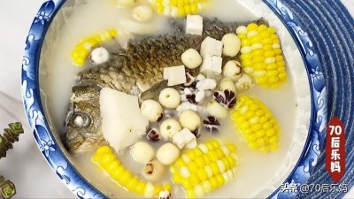 ​「四神鲫鱼汤 」易吸收的吃法，明目健脑促生长，脾虚湿寒要常吃