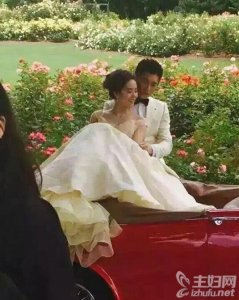 吴奇隆刘诗诗婚照曝光 诗诗优雅迷人奇隆帅气十足