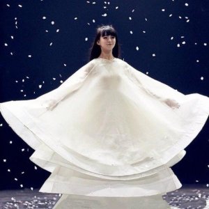 ​小彩旗是谁（还记得在春晚转圈的小彩旗吗？）