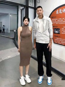 ​易建联至今竟然未回应出乎预料！网友提出三点质疑，有人麻烦了！